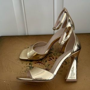 BP Women’s Gold Patent Heel Sandals -7